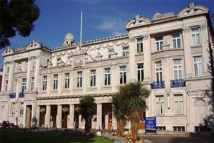 英国伦敦大学